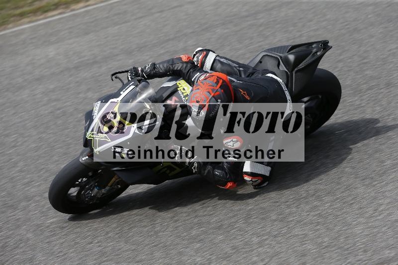 /10 20.04.2026  Pluess Moto Sport ADR/Freies Fahren/33